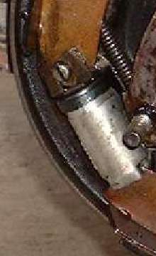 Rear slave cylinder and brake shoe adjuster, MGA