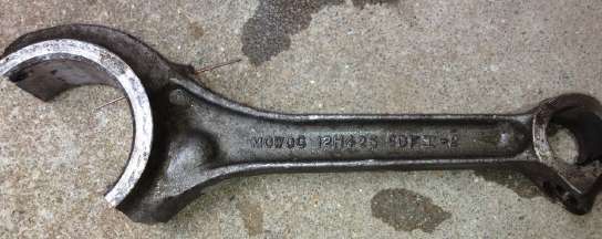 connecting rod with oil hole
