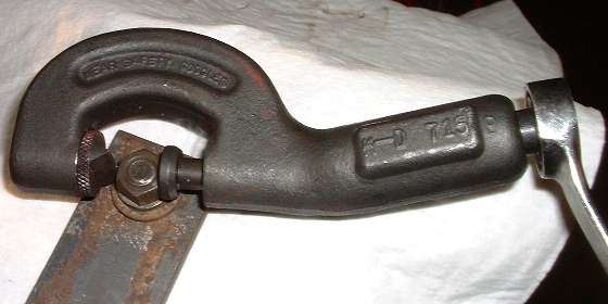 nut splitter with a bite