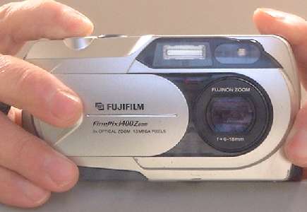 FUGIFILM FinePix 1400 Zoom digital camera